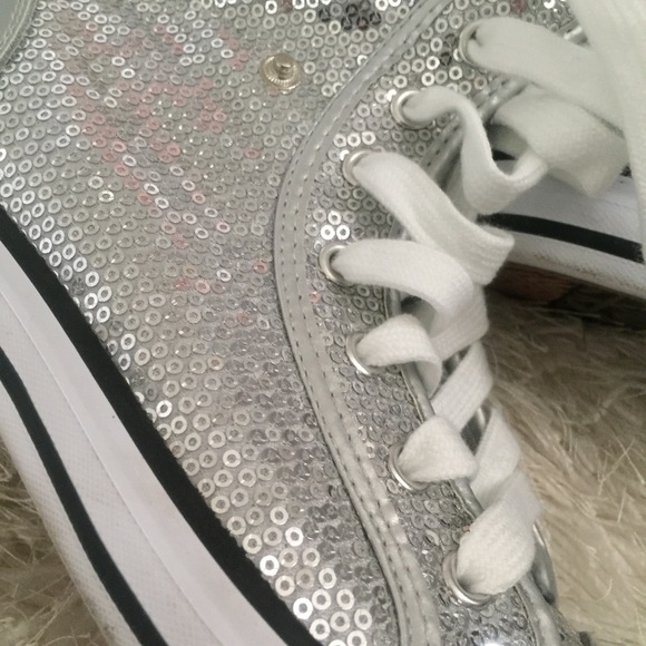 Beautiful silver sequin snickers - Picture 4 of 5